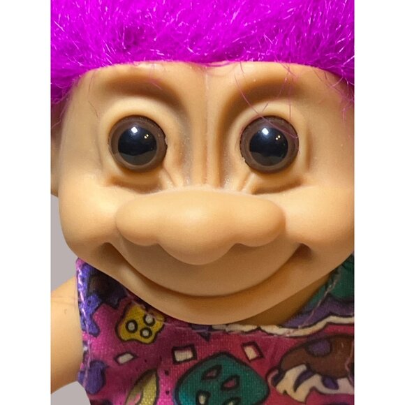 Russ Troll Doll On Skateboard With Pink Hair & Patterned Shirt - Picture 4 of 10